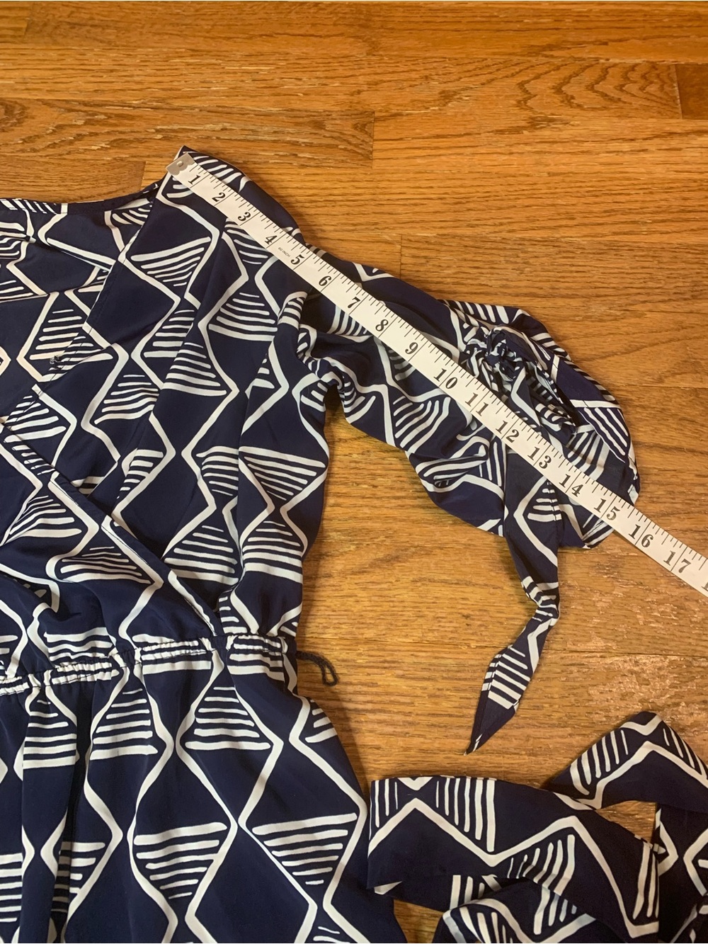 OLD NAVY Navy Blue Geometric Faux Wrap Dress w/ Tie Sleeves & Belt - Medium - Picture 7 of 7
